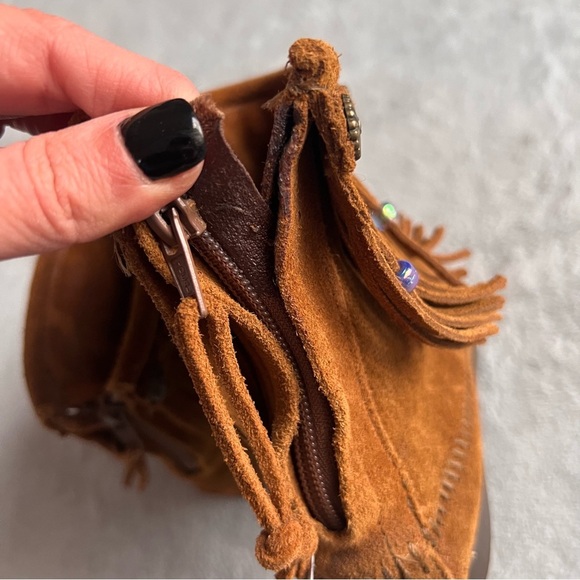 Minnetonka High Top Fringe Moccasin Suede Leather Beaded Boho Bootie Boot Brown - Picture 6 of 12
